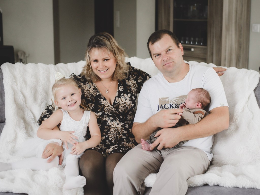 séance photo famille en lumière naturelle à Villeréal dans le Lot-et-Garonne