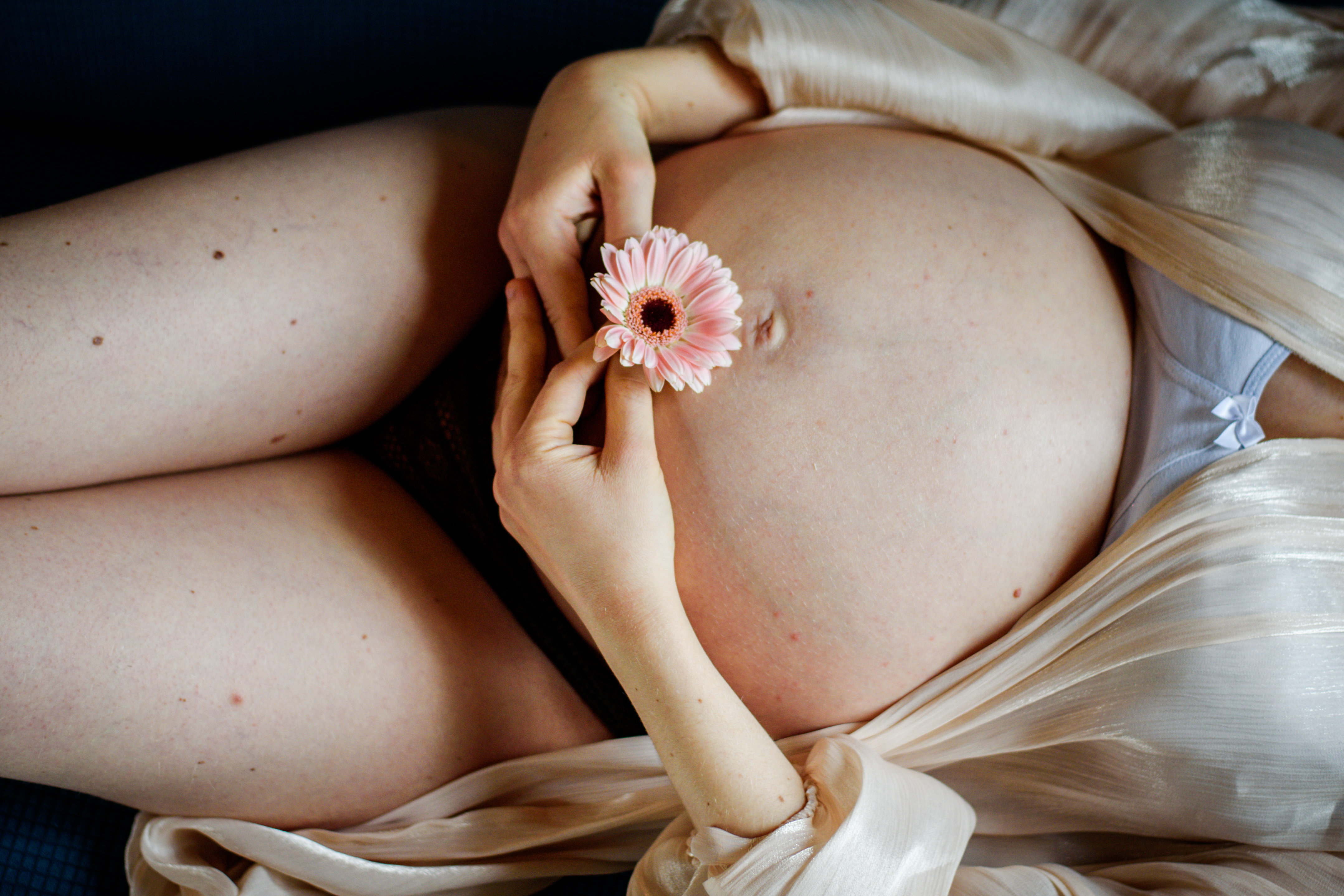 séance photo grossesse lifestyle dans le Lot-et-Garonne