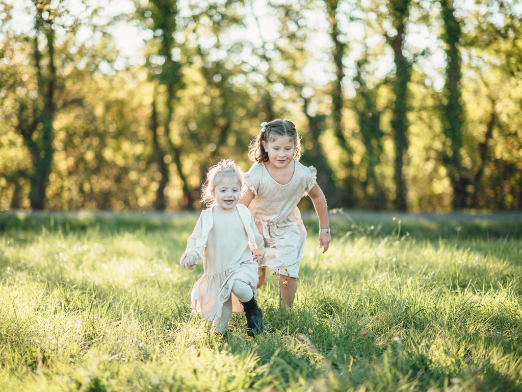 séance photo famille en lumière naturelle à Villeréal dans le Lot-et-Garonne