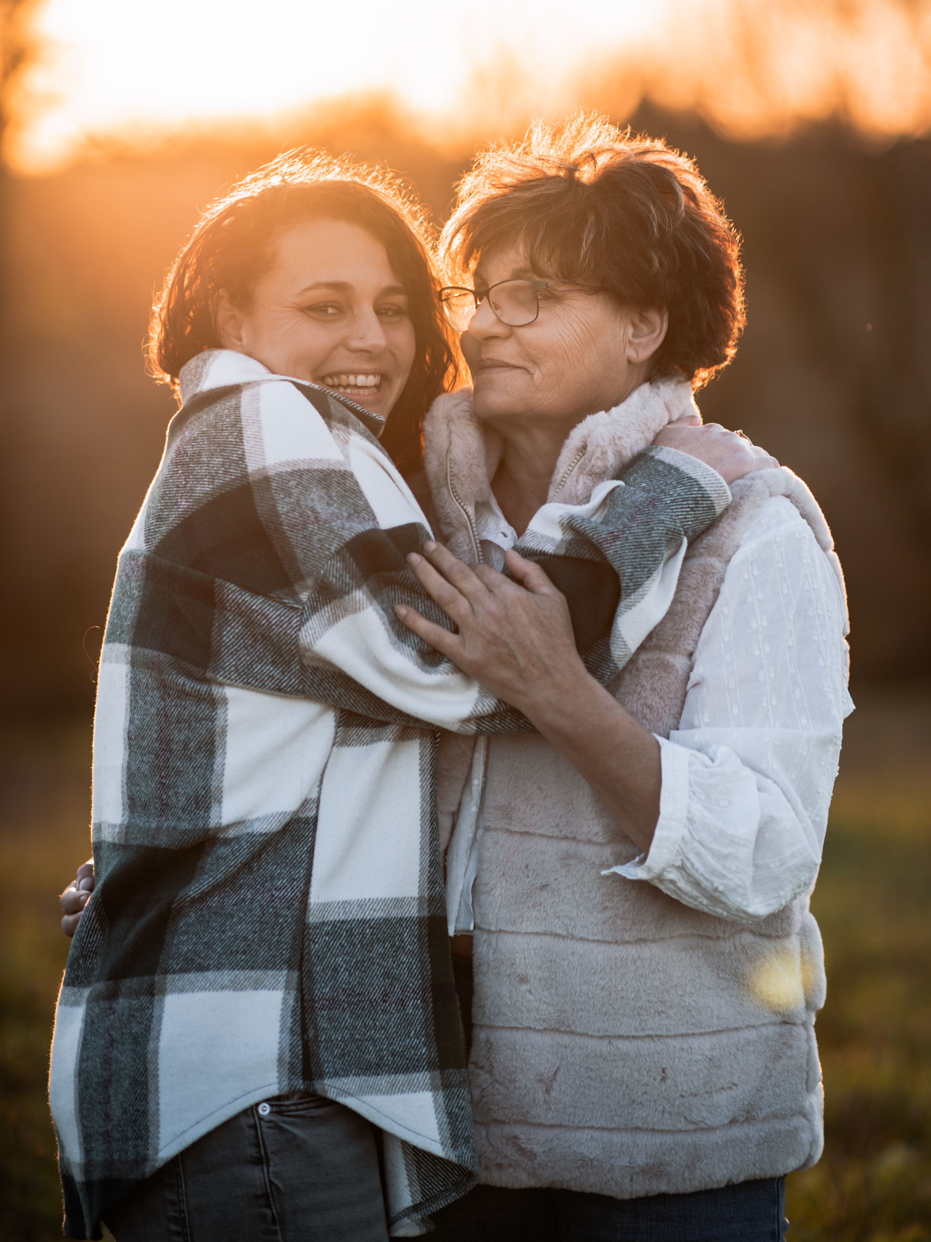 séance photo famille en lumière naturelle à Villeréal dans le Lot-et-Garonne