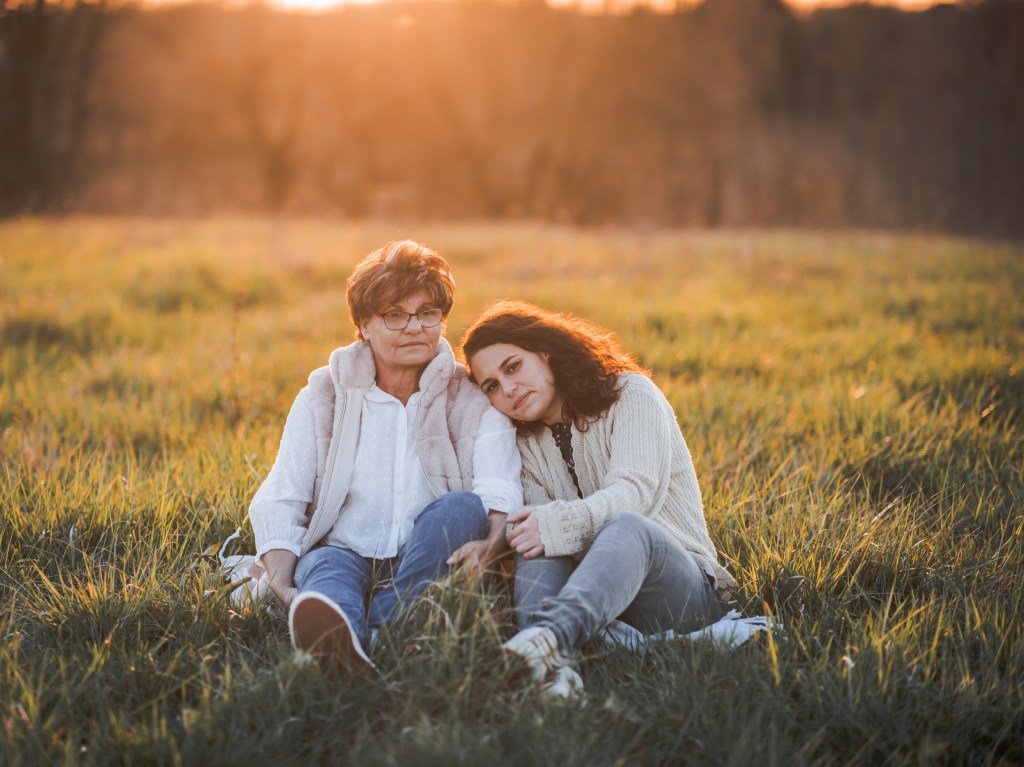 séance photo famille en lumière naturelle à Villeréal dans le Lot-et-Garonne