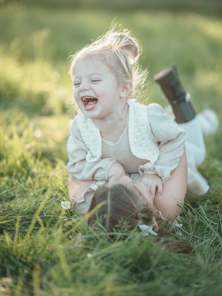 Photographe famille à Villeréal – séance photo naturelle en famille dans le Lot-et-Garonne près de Villeneuve-sur-Lot